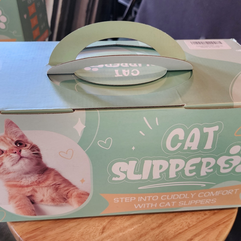Brand New in Box Cute Memory Foam Cat Slippers - Picture 6 of 6